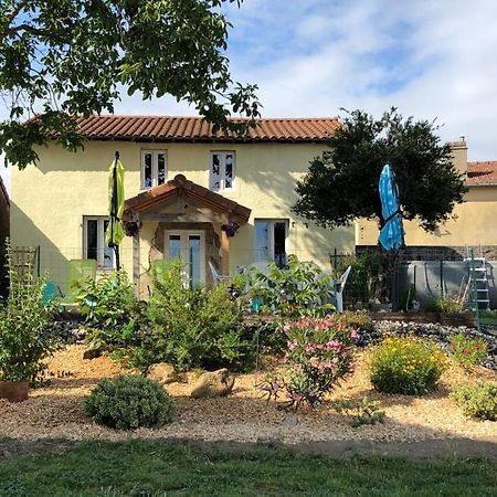 The Walnut Tree Gite Le Dorat Экстерьер фото